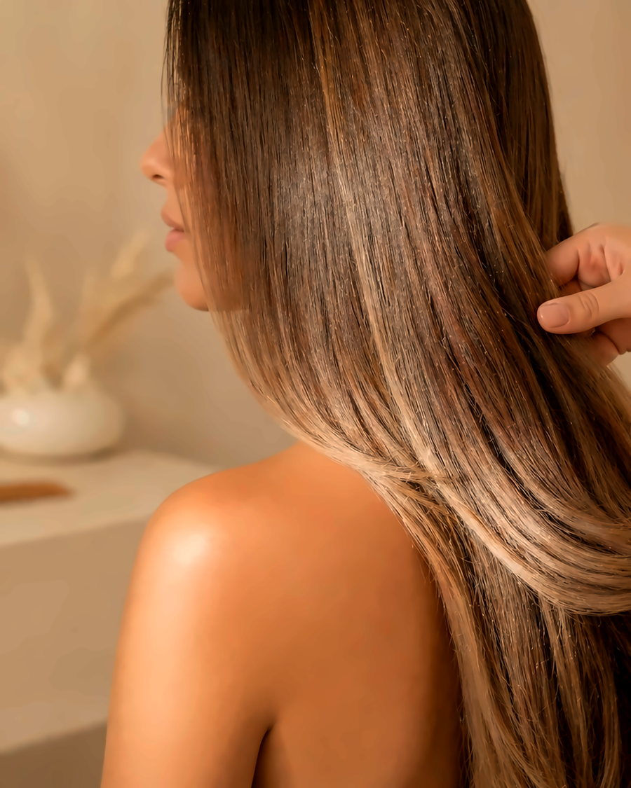 Extensiones de cabello en melena larga con balayage natural